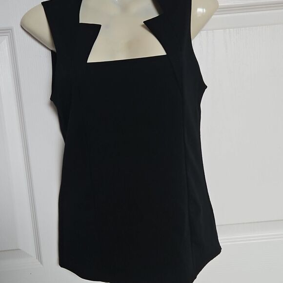 Elegant Black Sleeveless Top - Picture 16 of 16